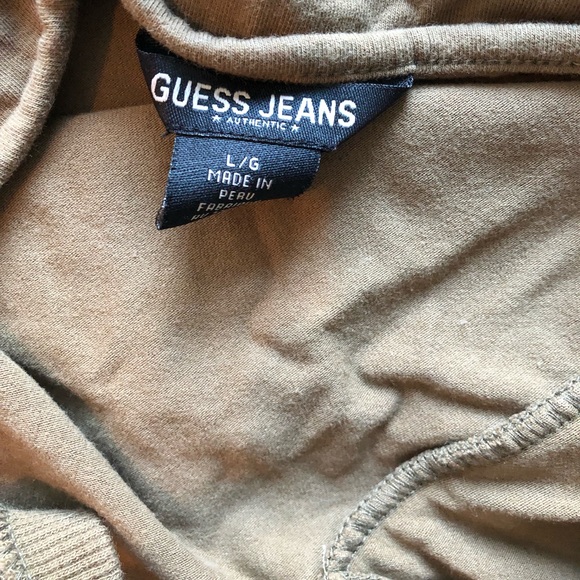 Adorable cropped Guess halter top - Picture 2 of 2